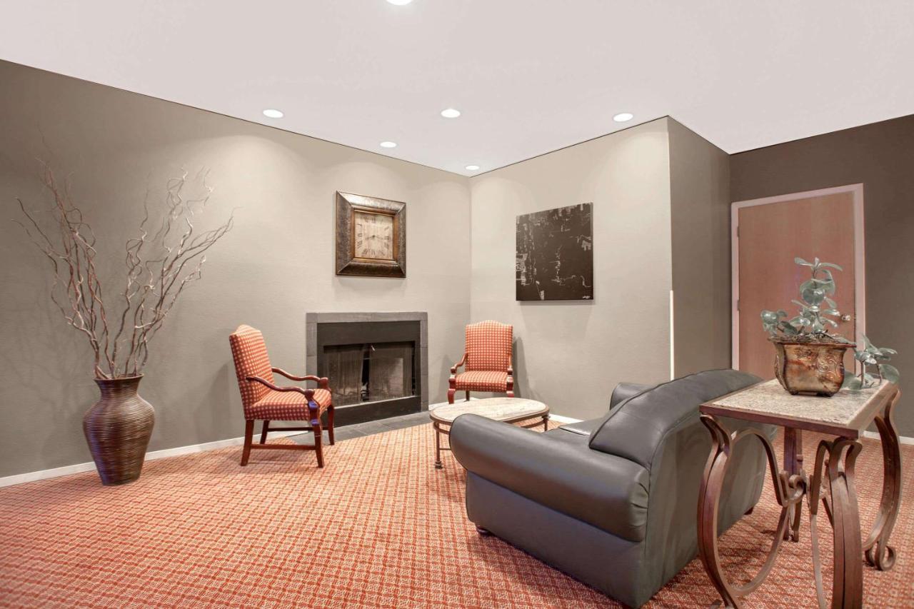 Hawthorn Suites By Wyndham Kent, Wa Exteriér fotografie