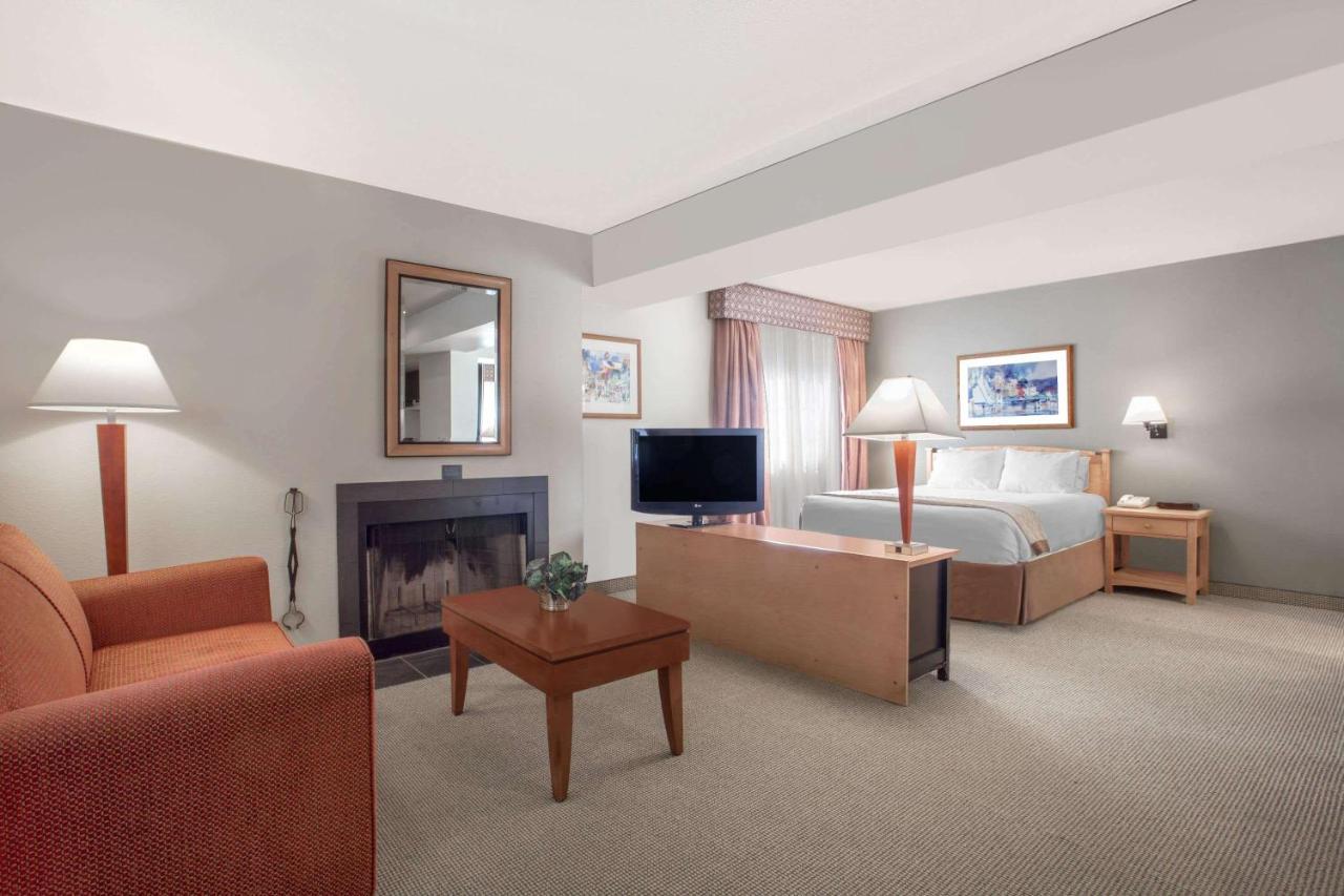 Hawthorn Suites By Wyndham Kent, Wa Exteriér fotografie