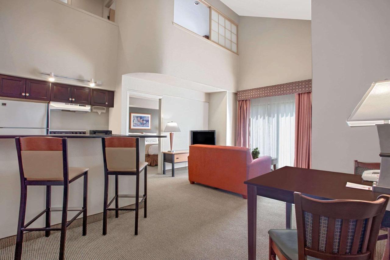 Hawthorn Suites By Wyndham Kent, Wa Exteriér fotografie